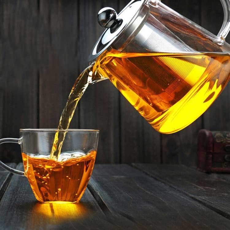 Специальный стеклянный чайник и чайник с чашками для кофе